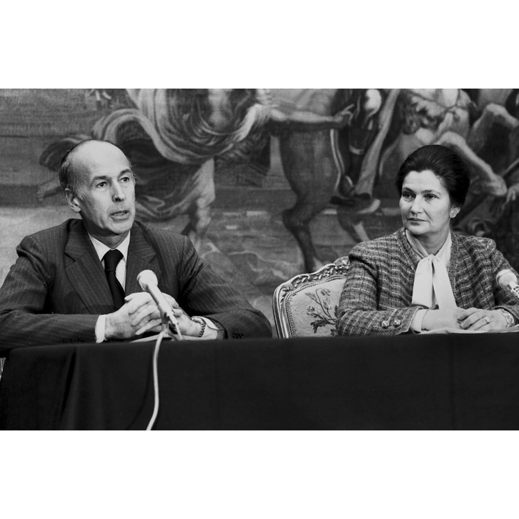 le président Valéry Giscard d’Estaing et la ministre de la Santé, Simone Veil