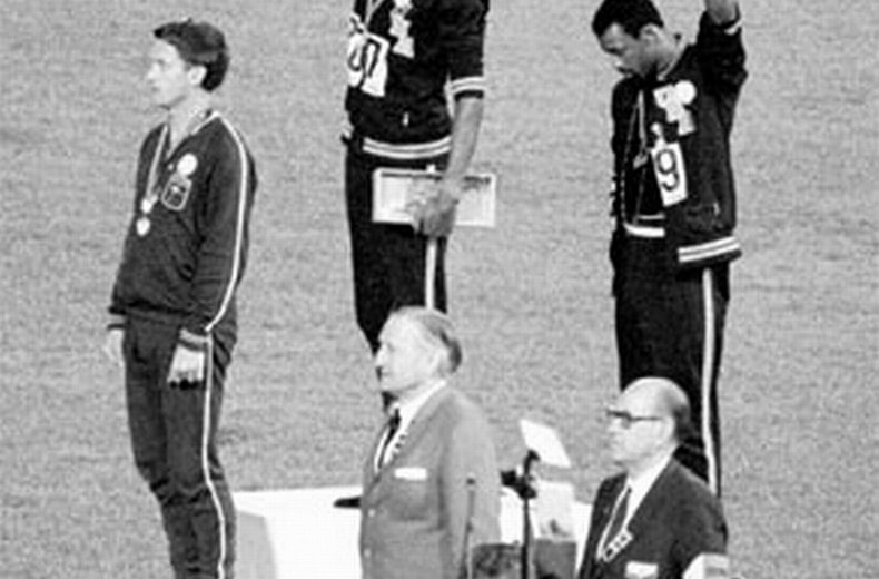 Jesse Owens, Abebe Bikila et Mohamed Ali. Déconstruire les légendes de champions olympiques, icônes en butte à leur époque.
